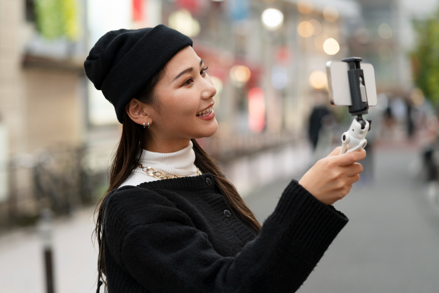 woman-live-streaming-on-phone